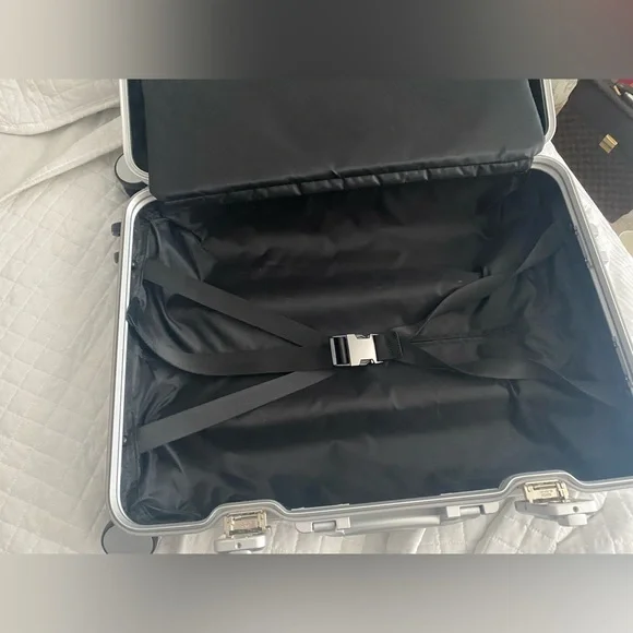 ALUMINUM CARRY ON SUITCASE - Picture 7 of 7
